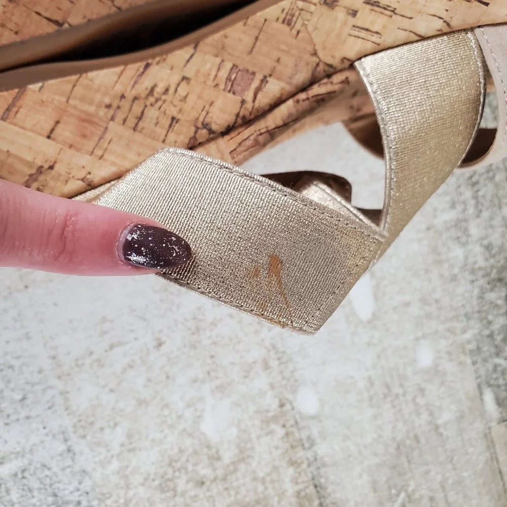 Hush Puppies Coco Womens Wedge Sandals Sz 9.5 M Sesame Gold Metallic Slip On